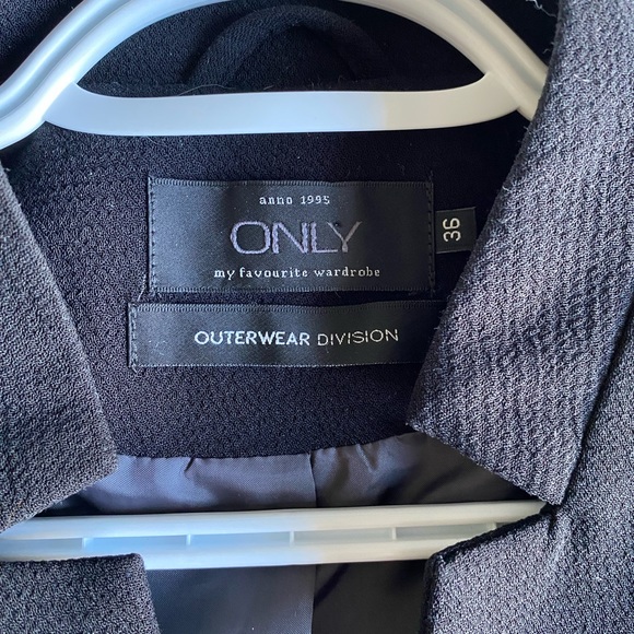 ONLY- Fully Lined Crepe Blazer - Picture 3 of 10